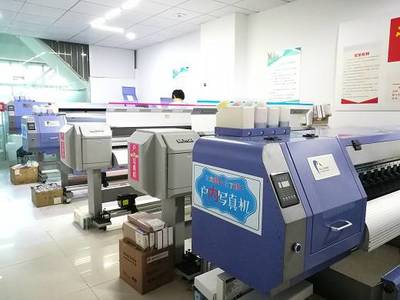 高精寫(xiě)真車貼進(jìn)口設(shè)備打印量大價(jià)優(yōu)